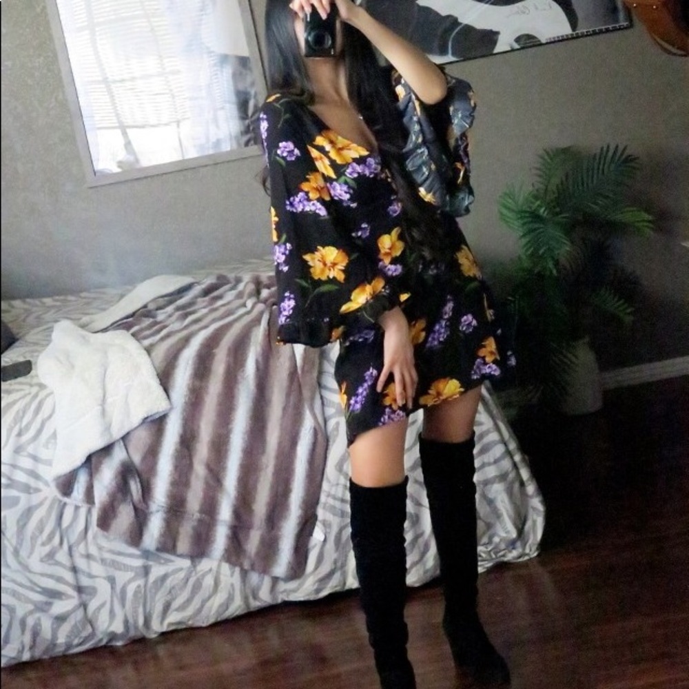 Forever 21 black floral bell sleeve mini dress